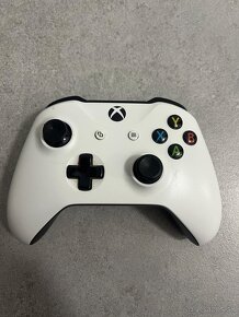 Xbox one s ovládačom - 2