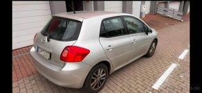 Predam toyotu auris 1.4 2008 - 2