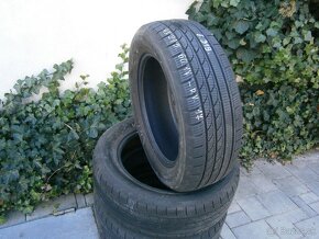 Predám 4x zimné pneu ROTALLA 215/60 R17 96HXL - 2