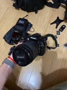 Nikon D5200 s objektivom, stativom a bleskom - 2