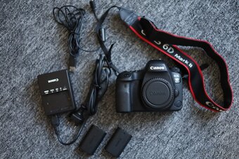 Canon EOS 6D Mark II - 2