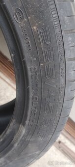 225/45R17 - 2