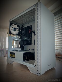 Thermaltake S300 TG Snow Edition - 2