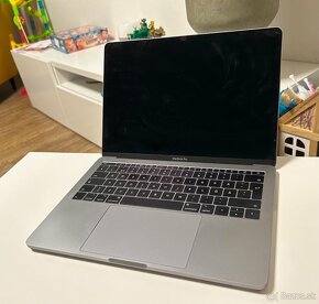 Mac Book Pro 2017 pokazeny - 2