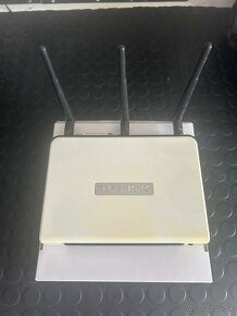 TP LINK TL-WR1043ND router - 2