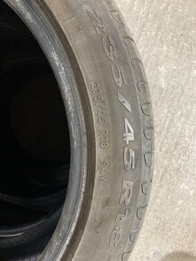 235/45 R18 - 2