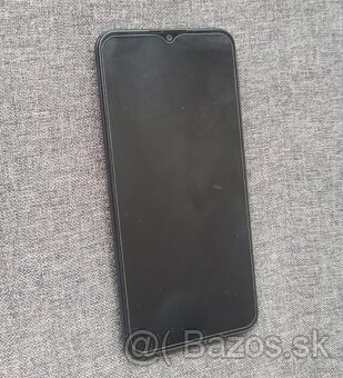 Dotykový telefón Realme C11 s ochranným krytom - 2