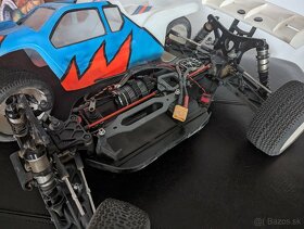 Elektrická 1/8 Truggy HB racing E817T + rôzne príslušenstvo - 2