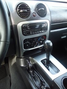 Rozpredám Jeep Cherokee KJ 2.5, 2.8crd - 2