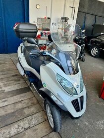 Piaggio mp3 300ie HYBRID - vodičak “B” - 2