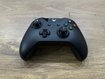 Originál ovládač na Xbox One - 2