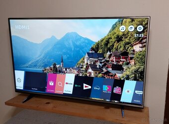 LG 55" 4K UHD Smart TV (LG 55UH615V) - 2