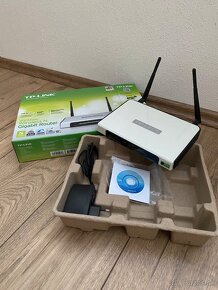 TP-LINK TL-WR1042ND wifi router - 2