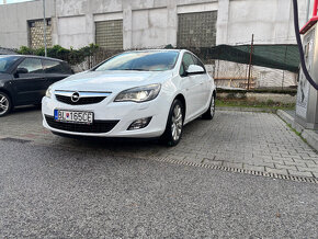 Opel Astra J 1.6 benzín 2011 - 2