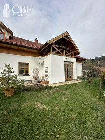 Ponúkame na predaj veľký rodinný dom v obci Krásnohorské Pod - 2