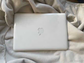 Macbook (mid 2010) a Macbook 2006 - 2