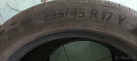 Pneu 235/45 R17 - 2