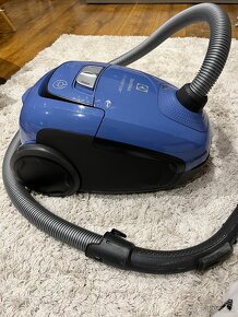 Predám vysávač Electrolux Aspirateur veľmi tichý - 2