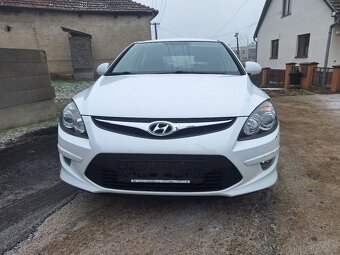 HYUNDAI I30 BENZIN 1,4 BENZIN ROK 2011 - 2