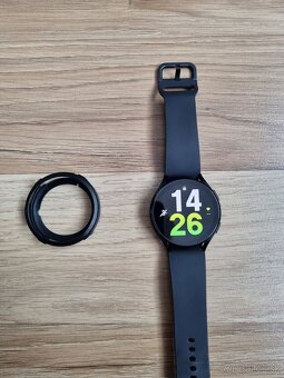 Samsung Galaxy Watch 5 44 mm, grafitové - 2