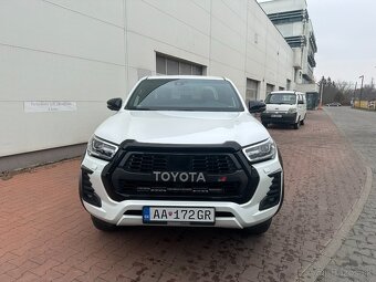 Toyota Hilux DC 2.8 I D-4D GR 4x4 A/T - 2