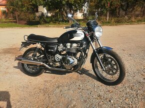 Triumph Bonneville T100 - 2