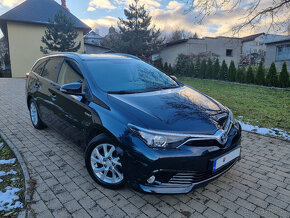 Toyota Auris hybrid - 2