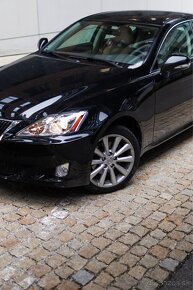 Lexus is 220d - 2