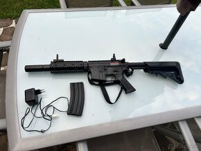 Airsoftová zbraň M4 RIS CQB s tlmičom - čierna (EC-607) - 2