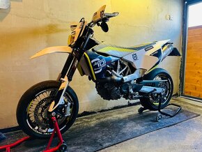 Husqvarna 701 SM supermoto - 2