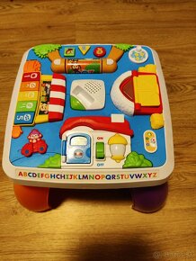 Fisher price interaktivny stolík - 2