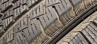 Predám 2ks pekné zimné 215/65r15C Firemax na dodávku - 2