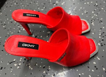 Krásne extravagantné šľapky, DKNY Donna Karan 38 - 2