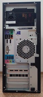 Hewlett Packard Z240MT - 2