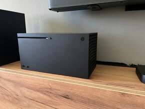 XBOX Series X + 3 ovládače - 2