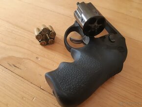 Ruger lcr 9mm luger. - 2