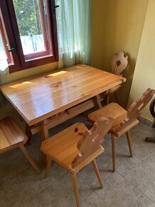 Stôl a stoličky - 2