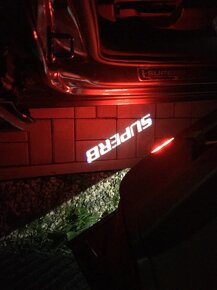 Škoda Superb 2, 3 / LED projektory na dvere / LOGO SUPERB - 2