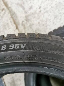 Kumho Winter zimné pneumatiky 225/45 R18 95V 2 ks - 2