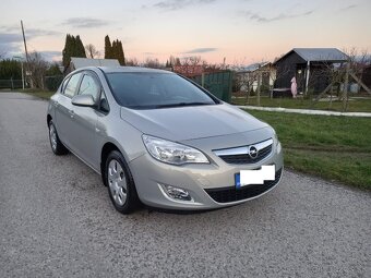 Opel Astra J 1.4 16v 74-Kw (101Ps) Comfort-line Rezervovane - 2