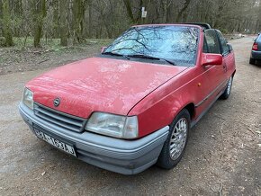 Opel Kadett Cabrio Bertone 2.0i 85kW - 2