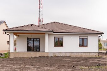 NA PREDAJ NOVOSTAVBA RODINNÉHO DOMU S GARÁŽOU, POZEMOK 811M2 - 2