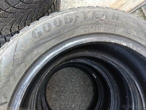 Goodyear Ultragrip 9 205/55R16 - 2