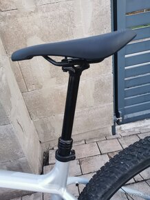 TREK PROCALIBER 8, 2024 farba "Plasma Grey Pearl" (sivá) - 2