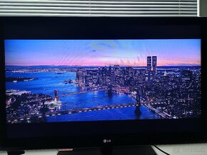 42" LG 42LE5500 LED Plus 100Hz - 2