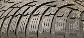 Predám 2ks jazdené zimné 215/55r16-93H Nokian - 2