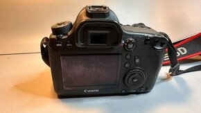 CANON EOS D6 - 2