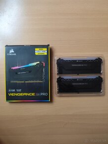 CORSAIR VENGEANCE RGB PRO 16GB (2 x 8GB) DDR4 3200MHz C16 - 2