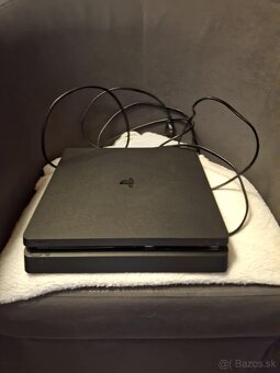 Playstation 4 slim - 2