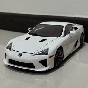 1:18 AutoArt Lexus LFA - 2